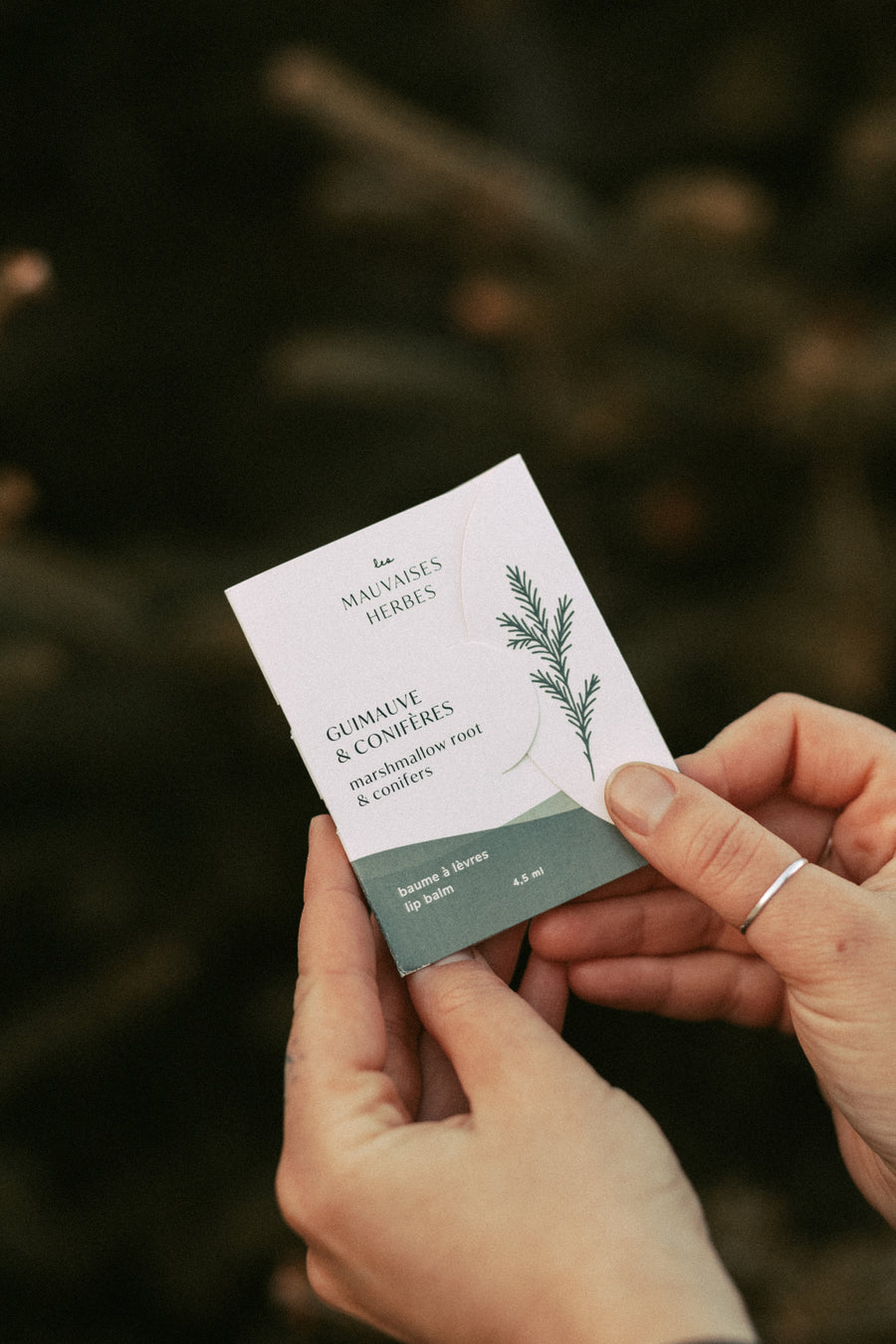 Baume à lèvres - guimauve et conifères - Les Mauvaises Herbes