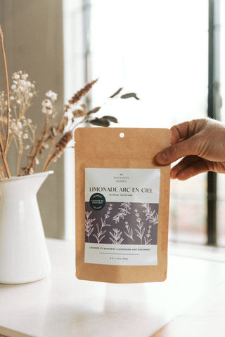 Limonade arc-en-ciel - lavande et romarin - Les Mauvaises Herbes